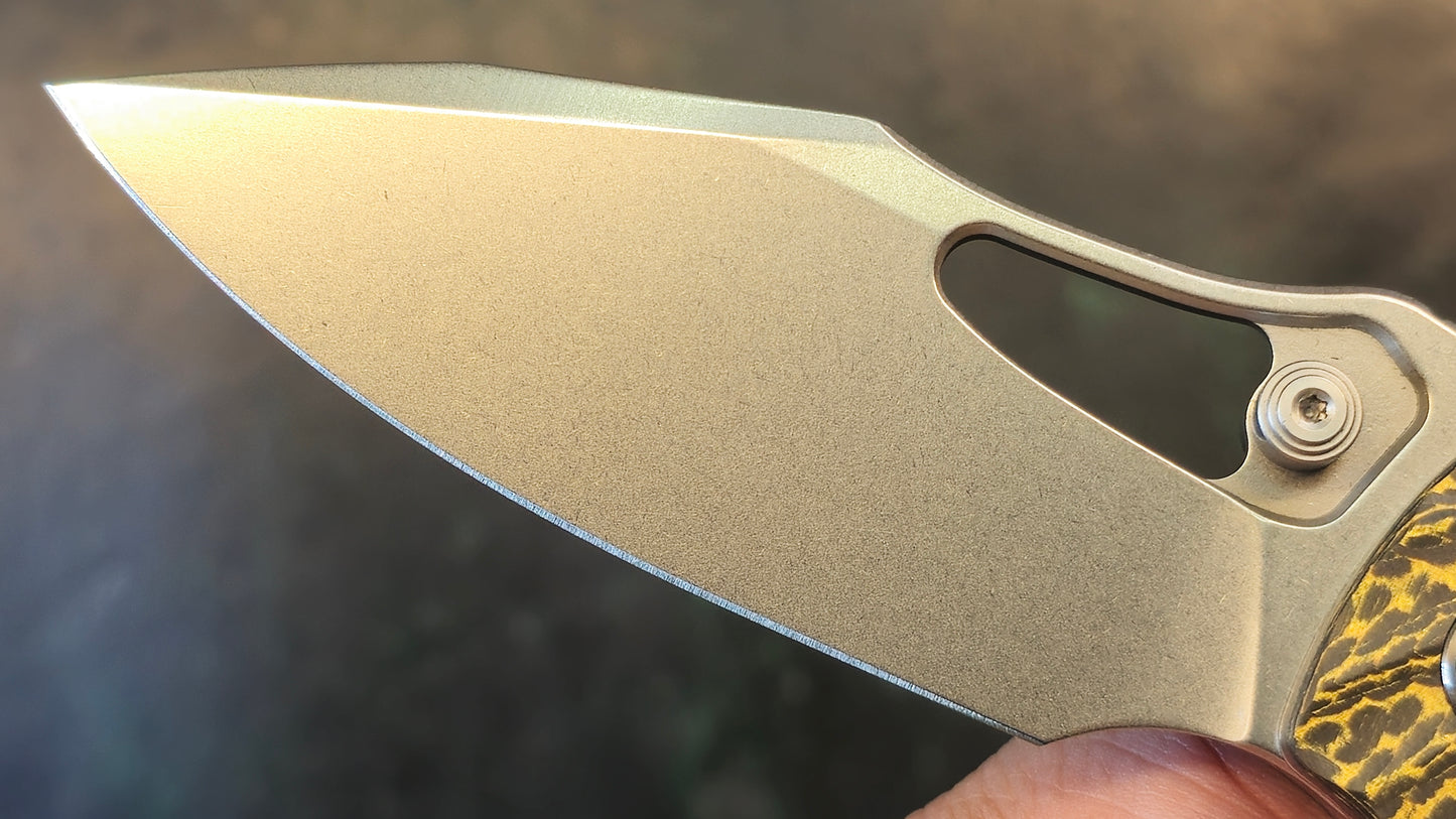 QSP Hornbill Front Flipper Knife 3.25" S35VN Stonewashed Drop Point Blade, Golden Carbon Fiber Handles, Liner Lock (OPEN BOX)