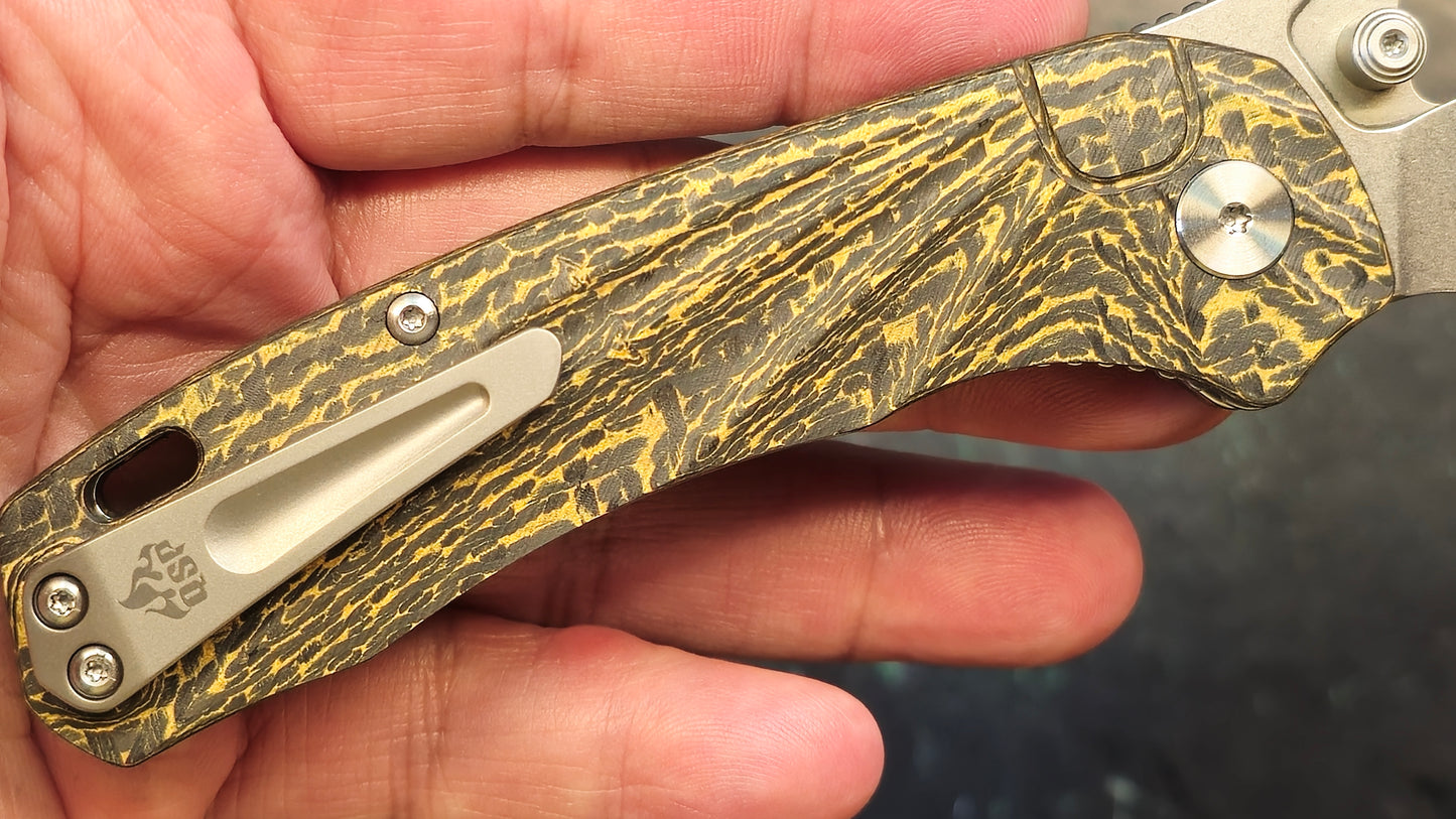 QSP Hornbill Front Flipper Knife 3.25" S35VN Stonewashed Drop Point Blade, Golden Carbon Fiber Handles, Liner Lock (OPEN BOX)