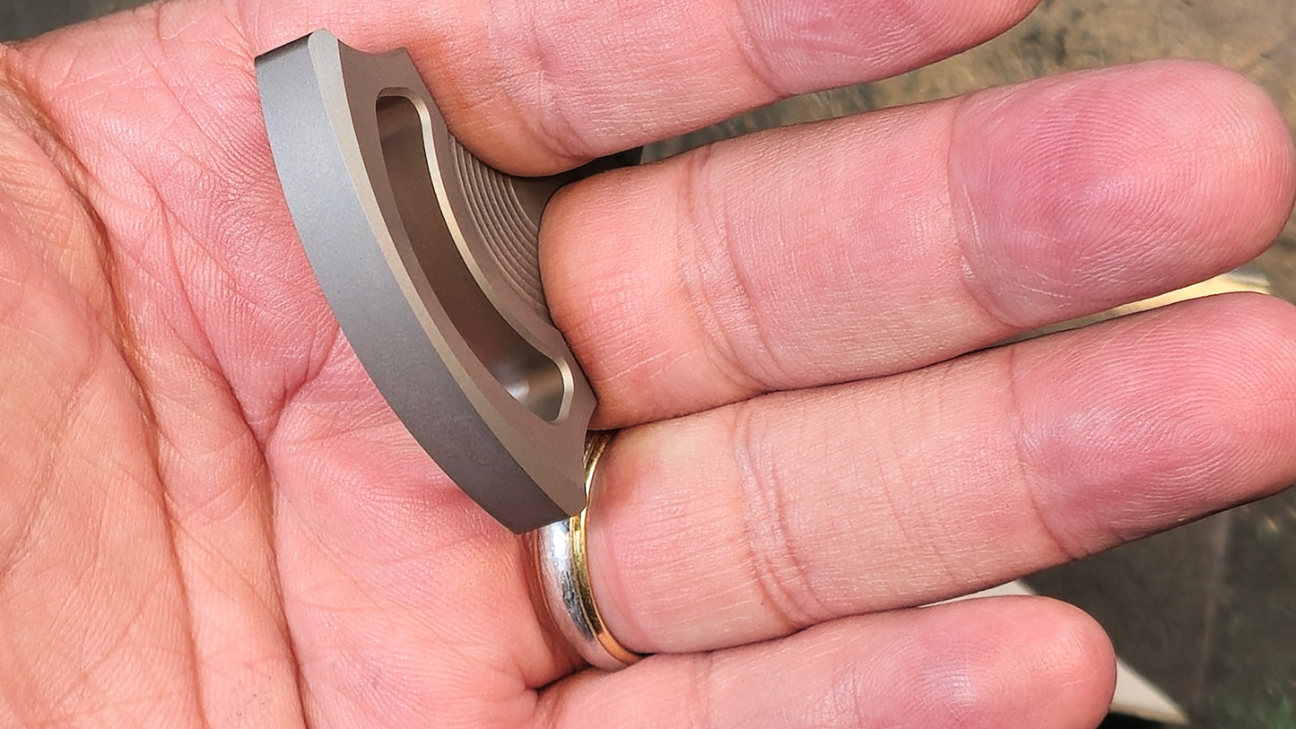TwoSun EDC22 Window Glass Breaker Titanium Body (NEW)