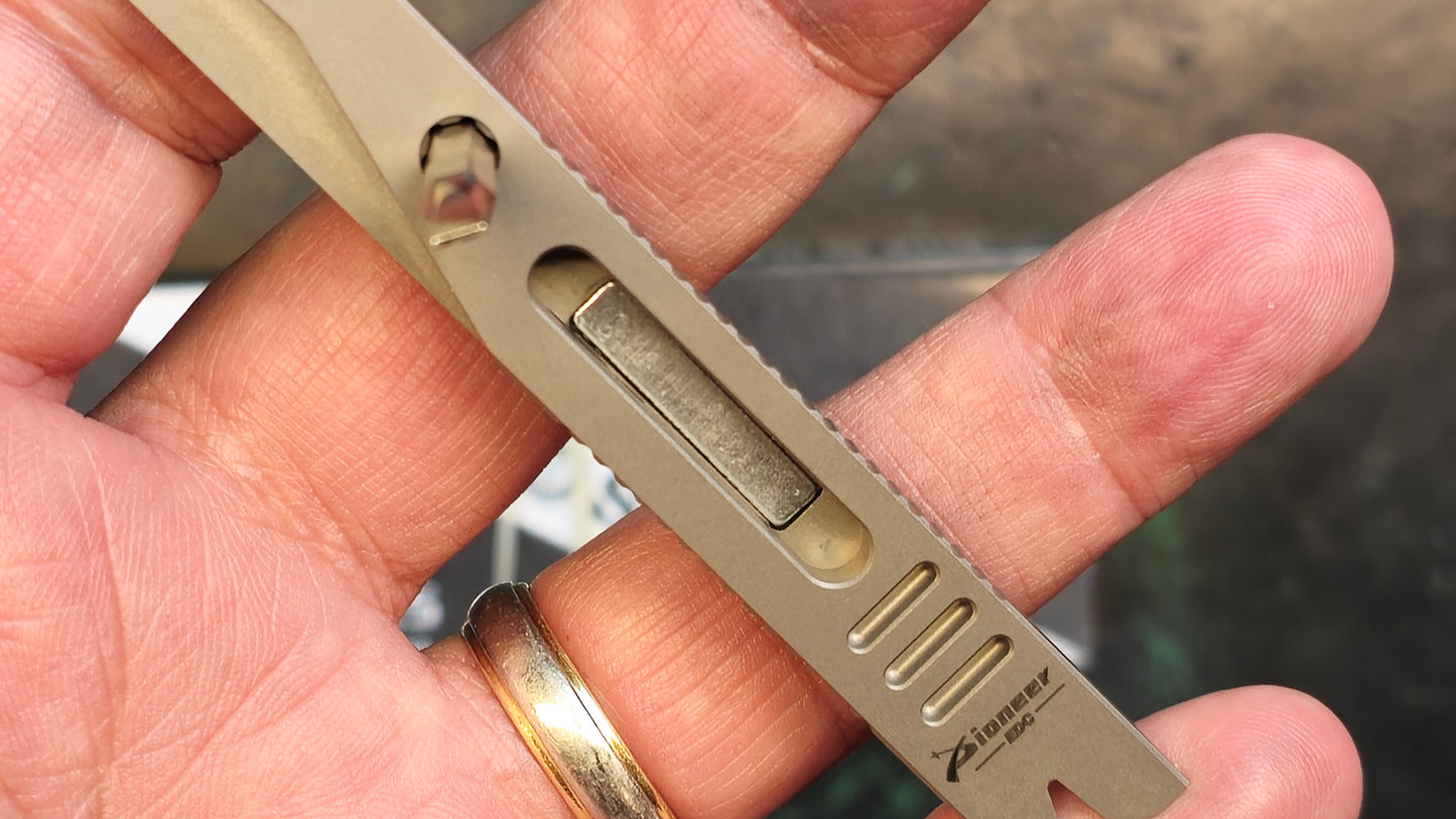 TwoSun EDC21 Sand Multitool Pry-Bar Screwdriver Gray Titanium Body (NEW)
