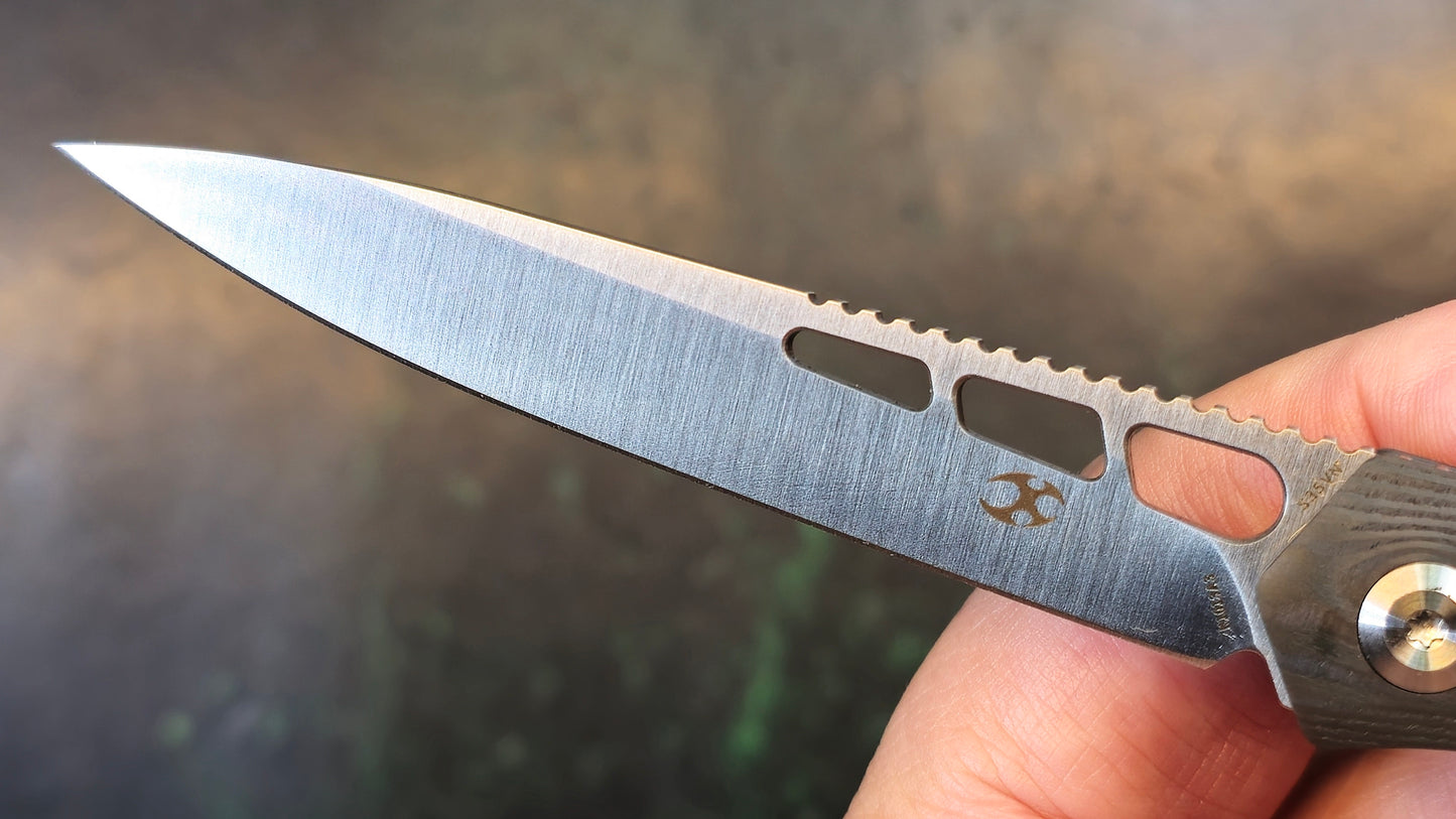 Kansept Lucky Star Linerlock Rose Pattern Carbon Fiber S35VN Plain Edge Satin Finish (NEW - OPEN BOX)