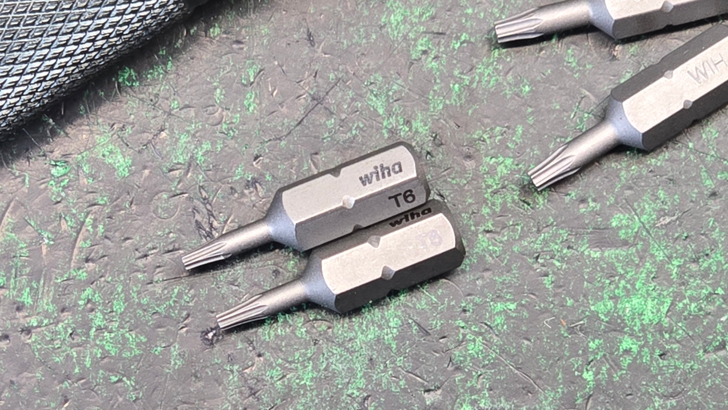 Bit driver (KIT) with WIHA BITS (2 - T6) & (2 -T8) accepts 1/4" bits ATTN: (RANDOM BAND COLOR)