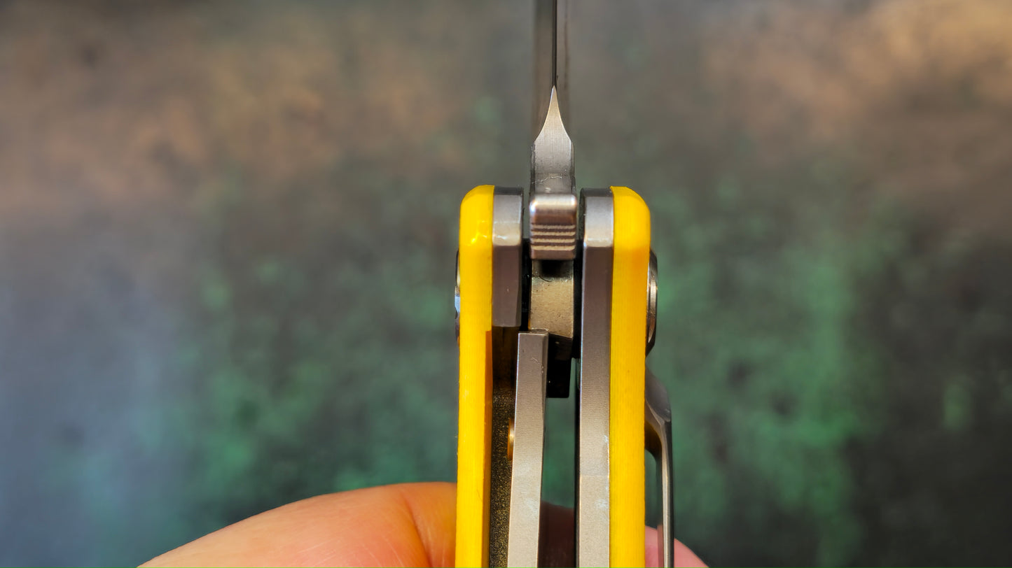 TWOSUN TS157 Yellow G10/Titanium Handle D2 (NEW)