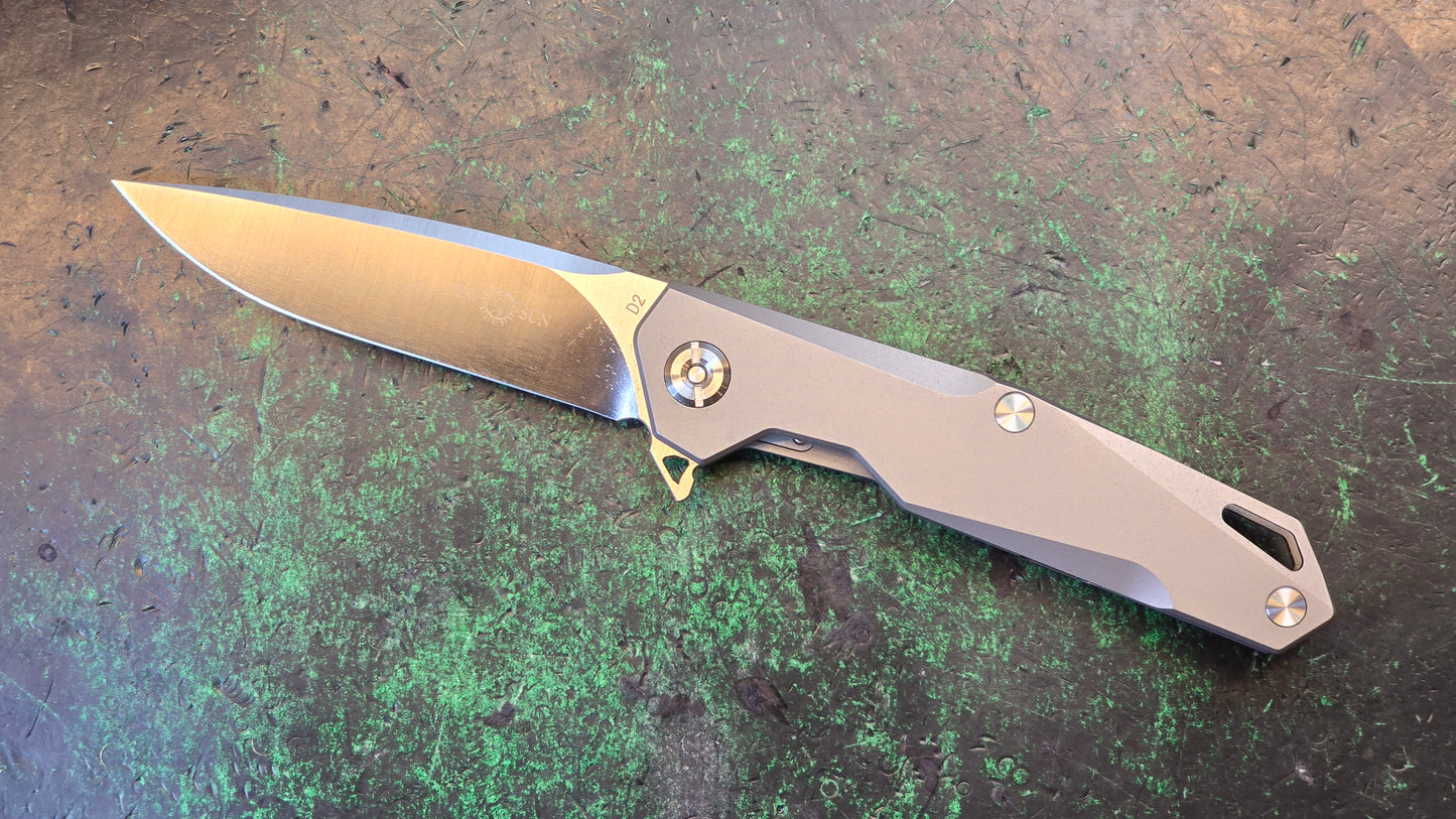 TwoSun TS21 Liner Lock Flipper Knife Gray Titanium Handle Plain D2 (NEW - OPEN BOX)