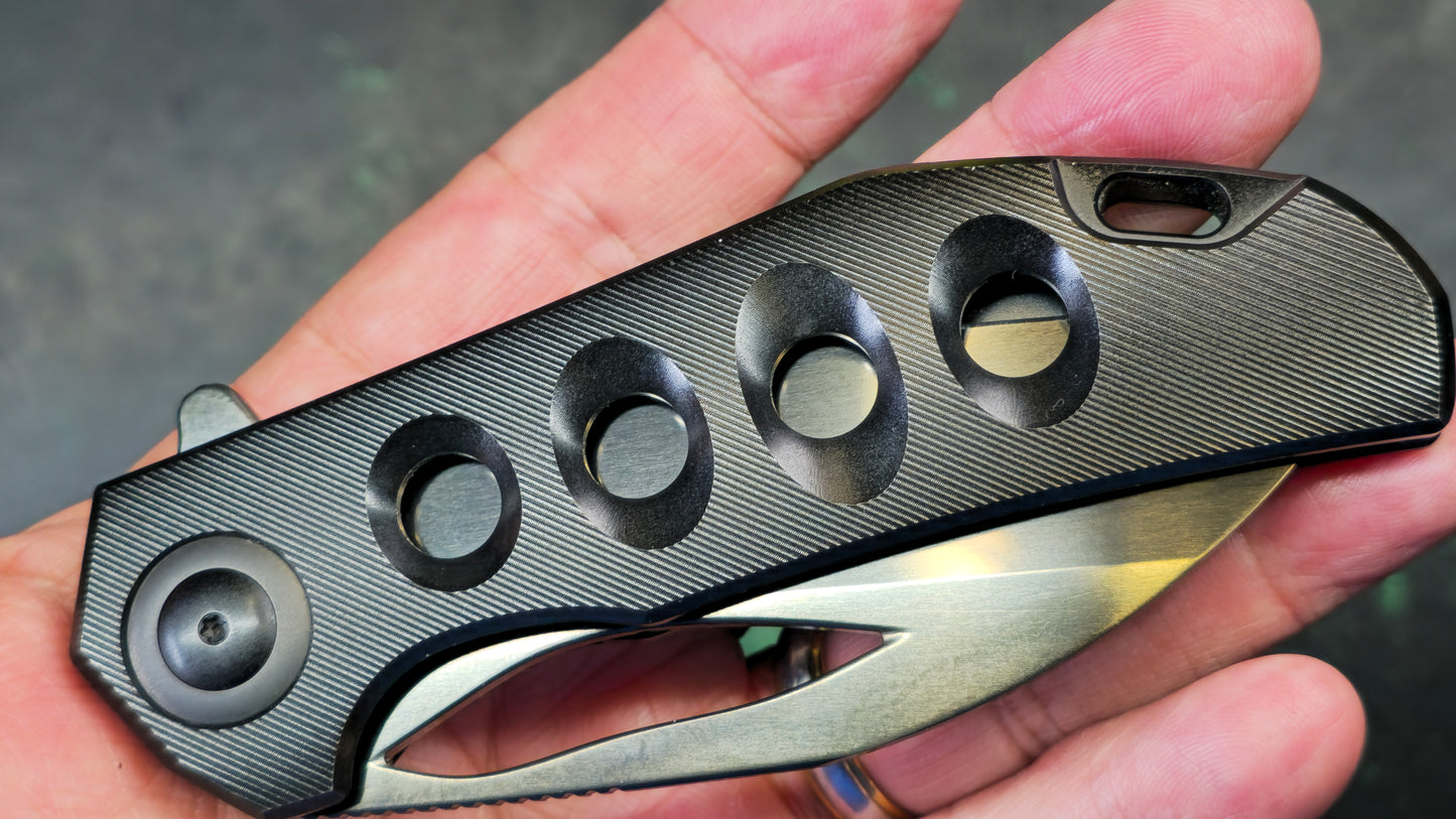 Kizer Hawk Titanium Handle Polished DLC M390 (NEW - OPEN BOX)