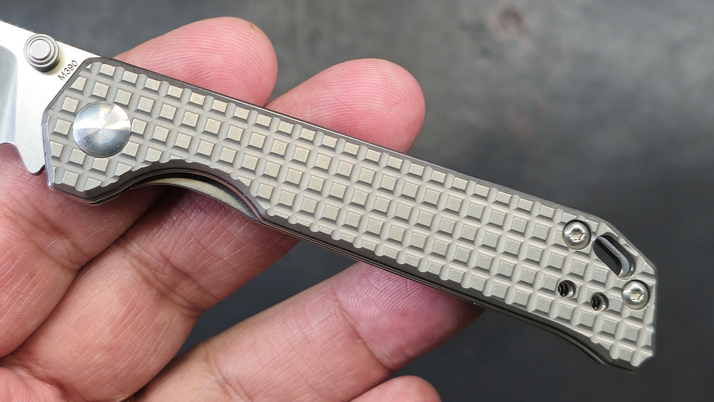 KIZER BEGLIETER MINI Frag Titanium Handle with M390 (NEW)