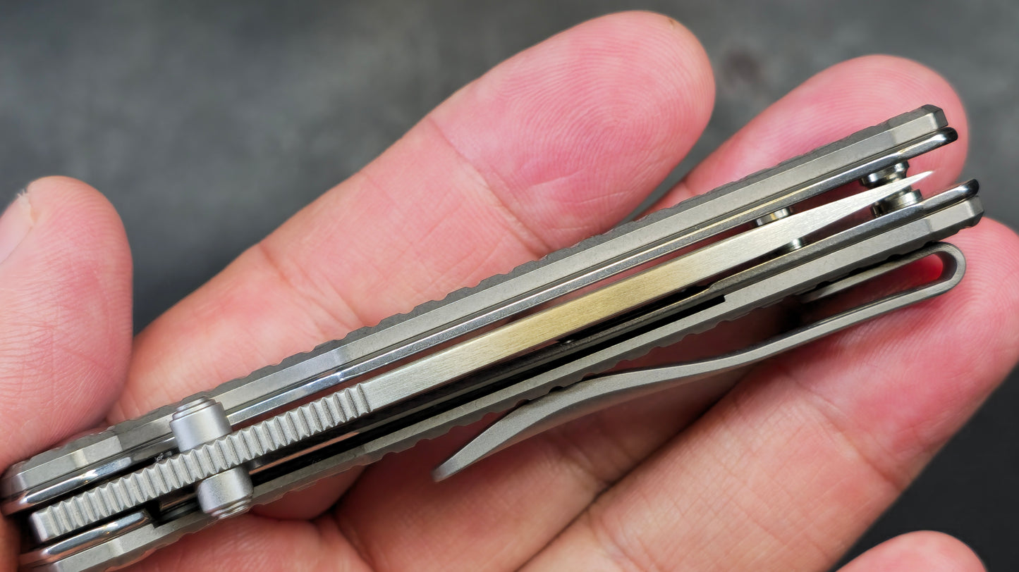 KIZER BEGLIETER MINI Frag Titanium Handle with M390 (NEW)