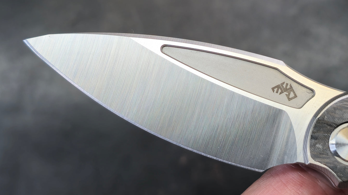 TwoSun Sidewinder Front Flipper Pocket Knife Gray Titanium & CF Handle M390 (NEW)