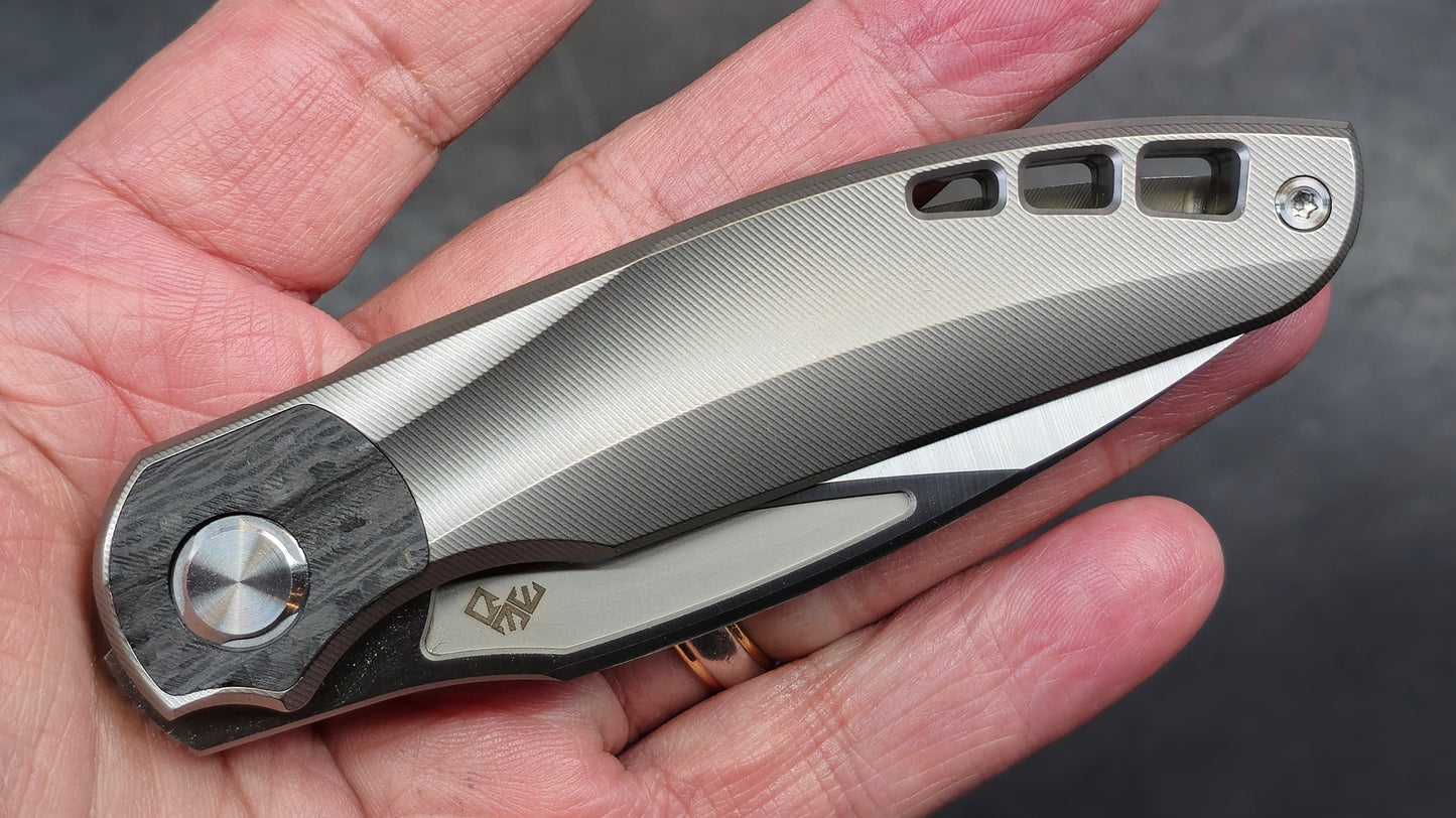 TwoSun Sidewinder Front Flipper Pocket Knife Gray Titanium & CF Handle M390 (NEW)