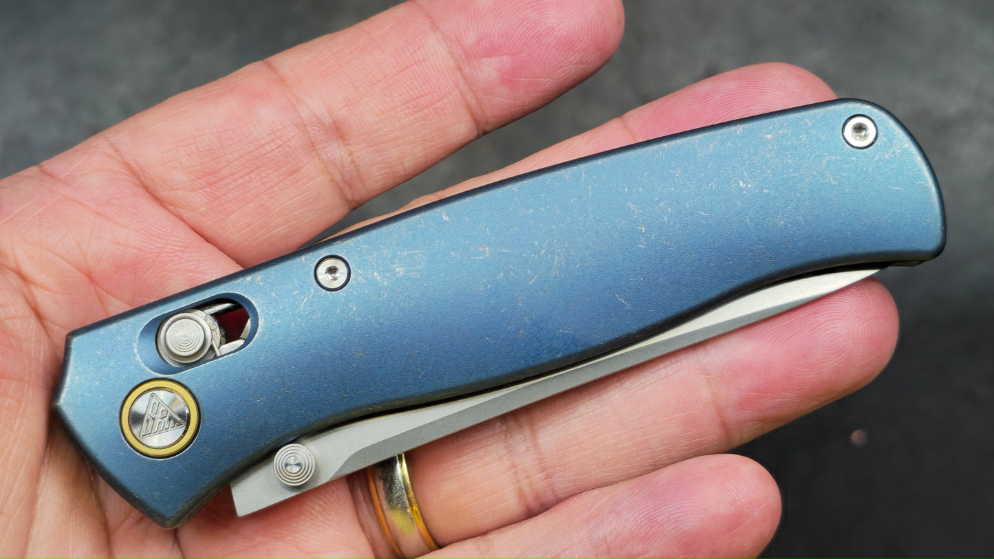 SRM MEDAL 255L-TE2 Laminated 140Cr Steel blade, TC4 Titanium handle, Mono chassis, Ambi clip (NEW)