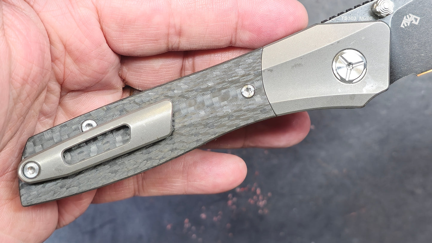 TWOSUN TS303 Button Lock Titanium / Carbon Fiber M390 (NEW)