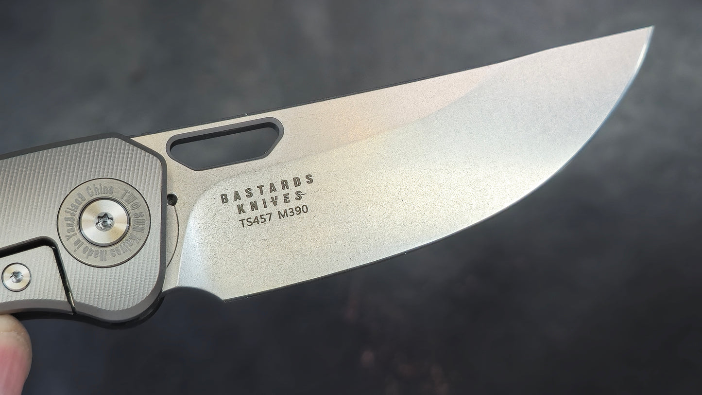 TWOSUN TS457 Carbon Fiber/Titanium Handle M390 (NEW)