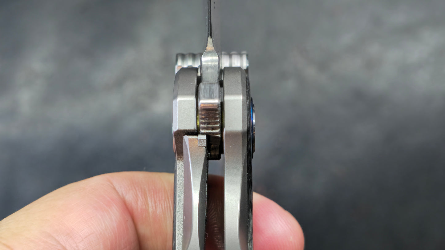 YJGDCN CN028 RIHE Titanium / Carbon Fiber Damascus (NEW)