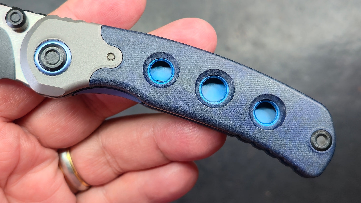 KIZER Pioneer Blue Canyon / Titanium S35VN (NEW)