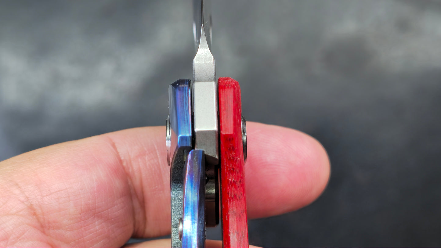 TWOSUN TS129 Red Carbon Fiber / Timascus M390 (NEW)