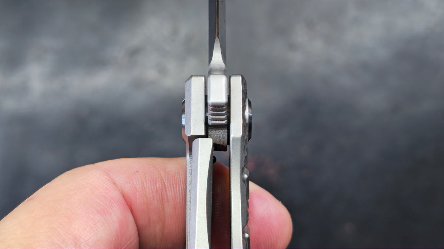 TwoSun TS20 Diamond Titanium Handle YJ01-V1 Blade (NEW)