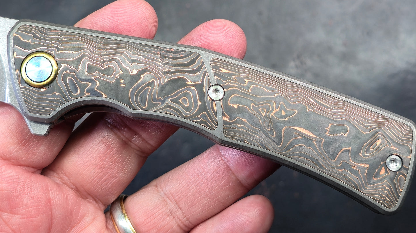 Sixleaf Hero SL-30-Sand Titanium CF M390 (NEW)