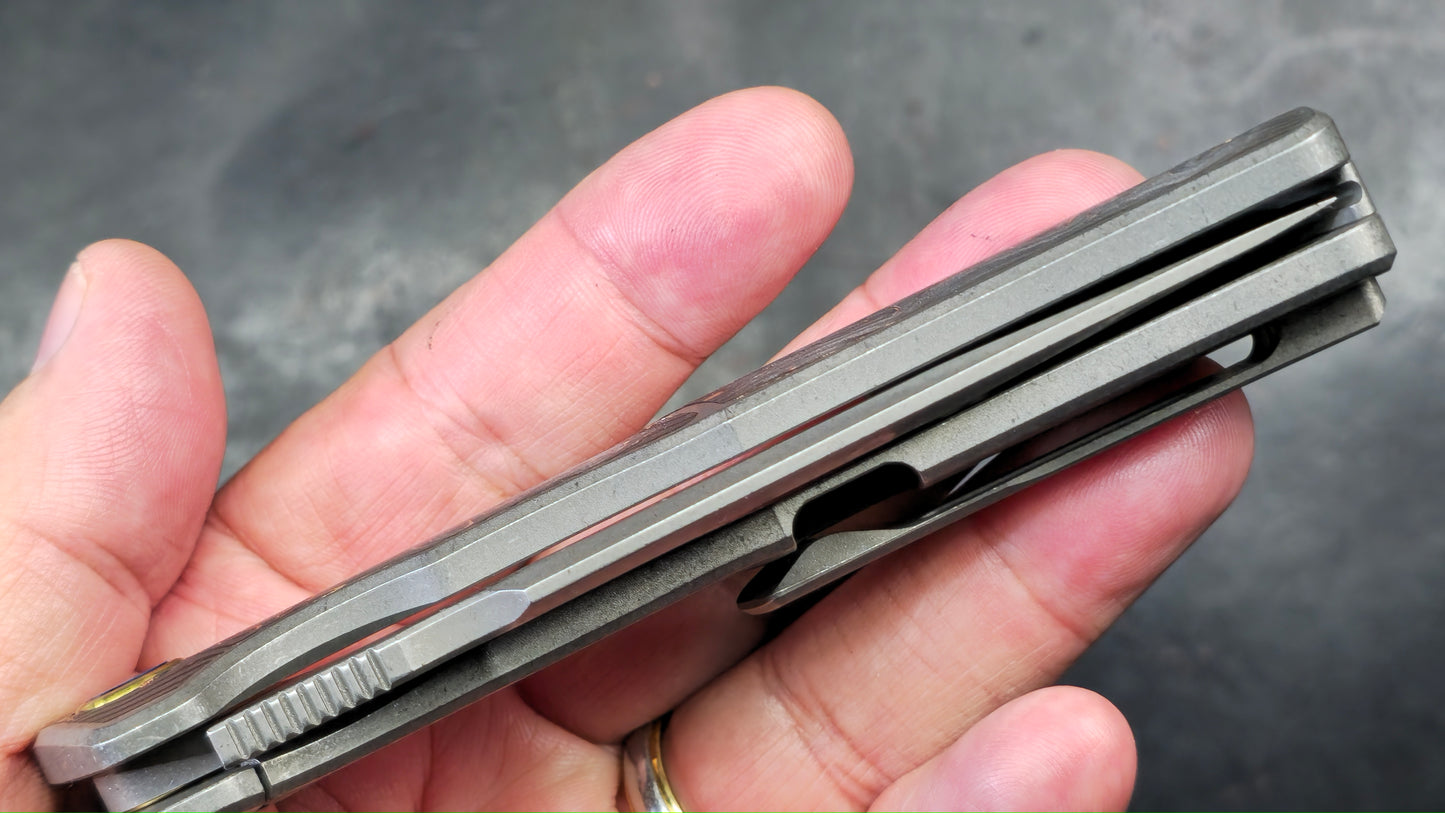 Sixleaf Hero SL-30-Sand Titanium CF M390 (NEW)