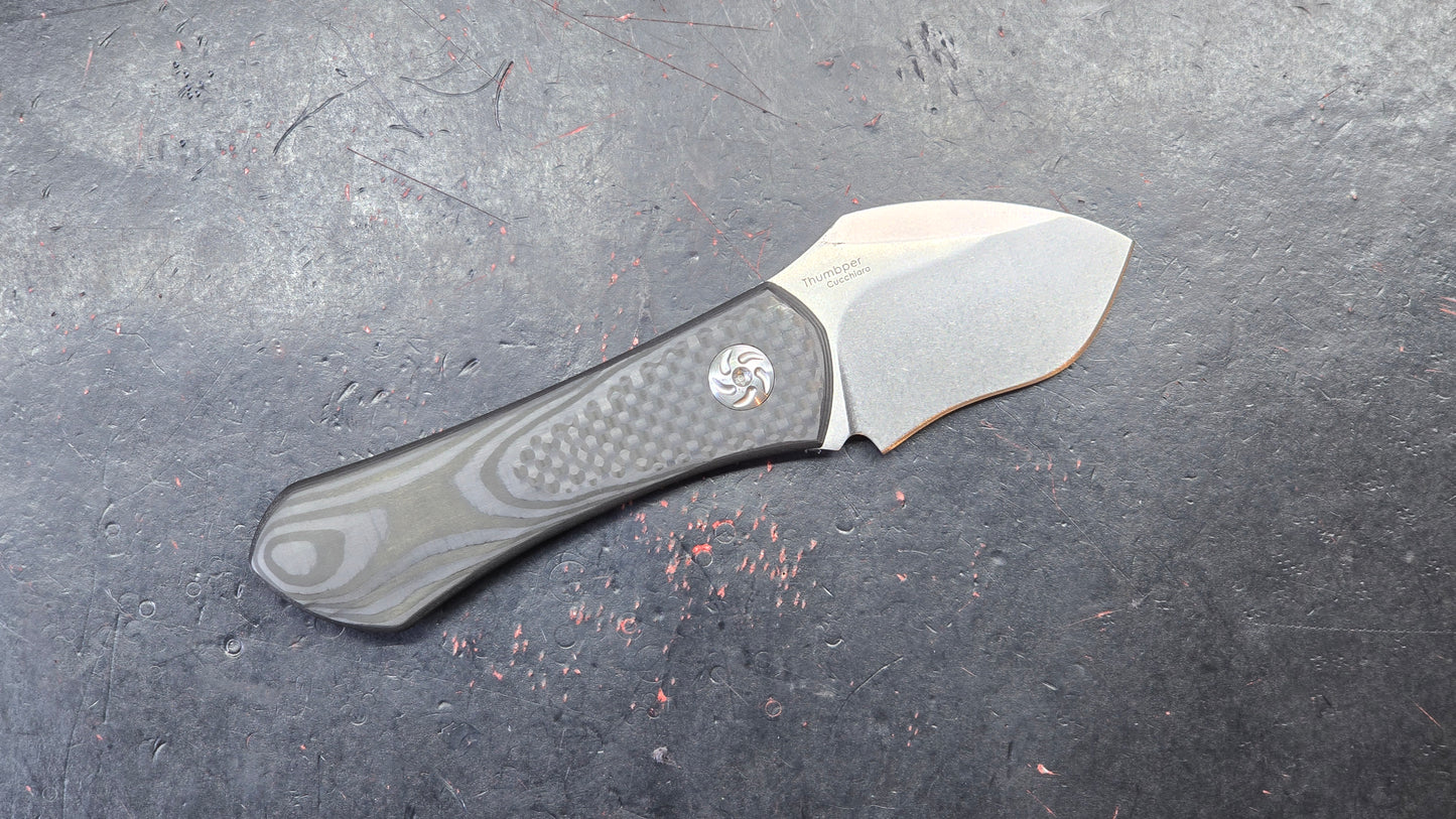 Kizer Thumbper Long Fixed Blade Carbon Fiber Handle 2" S35VN Stonewashed Blade, Kydex Sheath