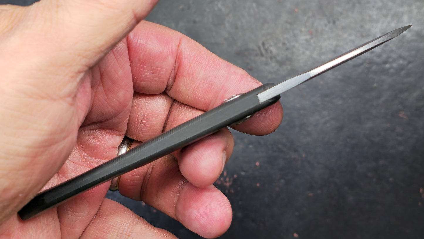 Kizer Thumbper Long Fixed Blade Carbon Fiber Handle 2" S35VN Stonewashed Blade, Kydex Sheath