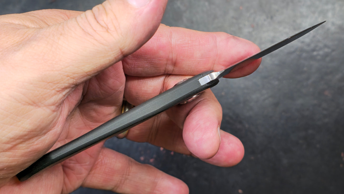 Kizer Thumbper Long Fixed Blade Carbon Fiber Handle 2" S35VN Stonewashed Blade, Kydex Sheath