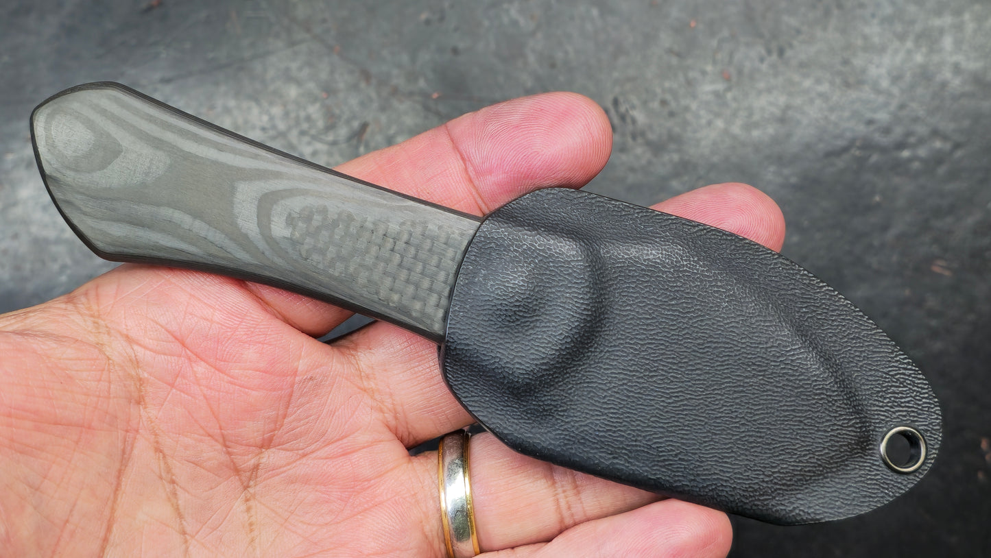 Kizer Thumbper Long Fixed Blade Carbon Fiber Handle 2" S35VN Stonewashed Blade, Kydex Sheath