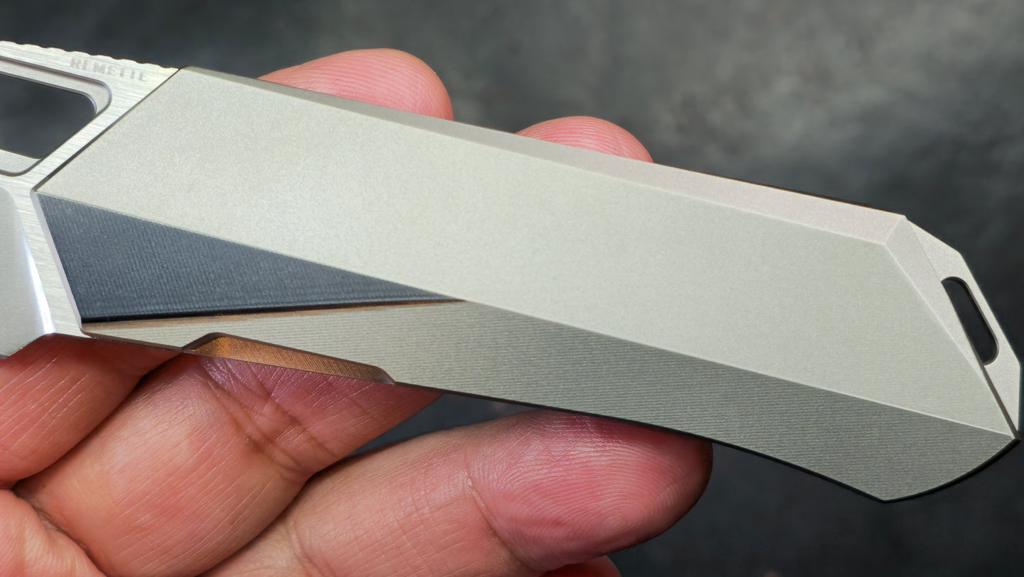 Remette Woodpecker Folding Knife Gray Titanium Handle M390 (NEW)
