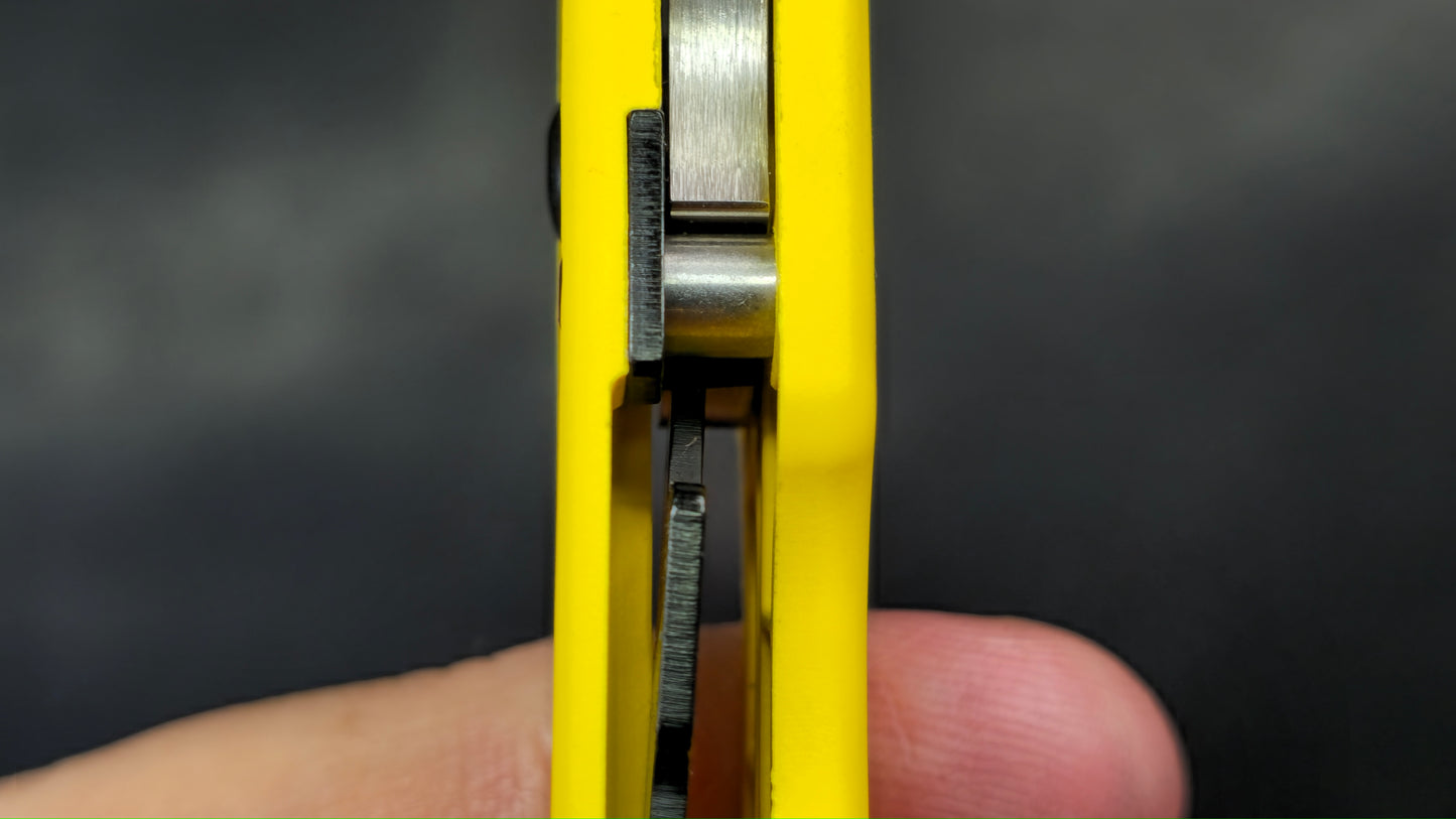 Spyderco Para 3 Salt Yellow FRN Handle Magnacut (NEW)