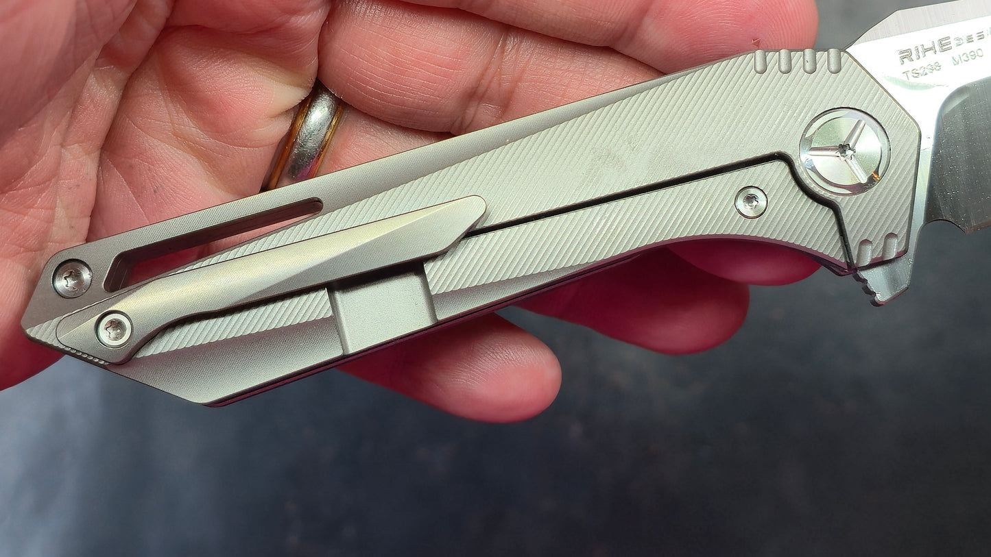 TwoSun TS298 Titanium Handle M390 Plain Edge (NEW)