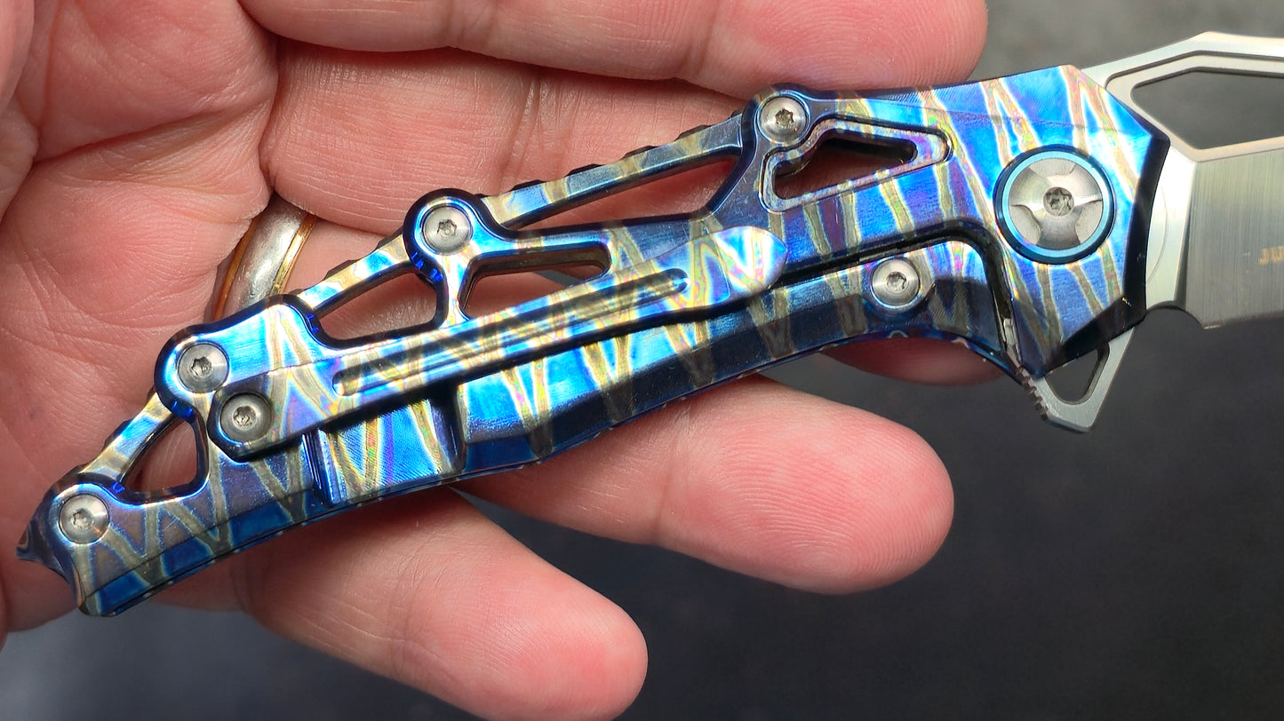 Defcon Valkyrie Burnt Titanium Stripe Anodized/Carbon Fiber Inlay Handle M390 (NEW)