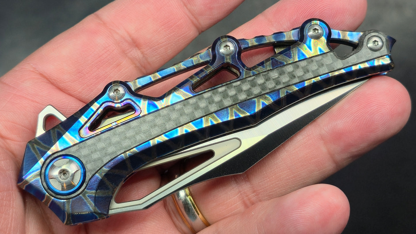 Defcon Valkyrie Burnt Titanium Stripe Anodized/Carbon Fiber Inlay Handle M390 (NEW)
