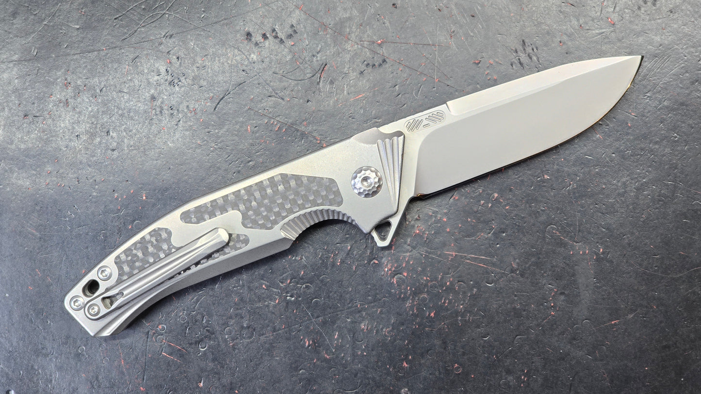 Remette Steed Titanium/Carbon Fiber Handle with Reversible Clip, M390 (USED)
