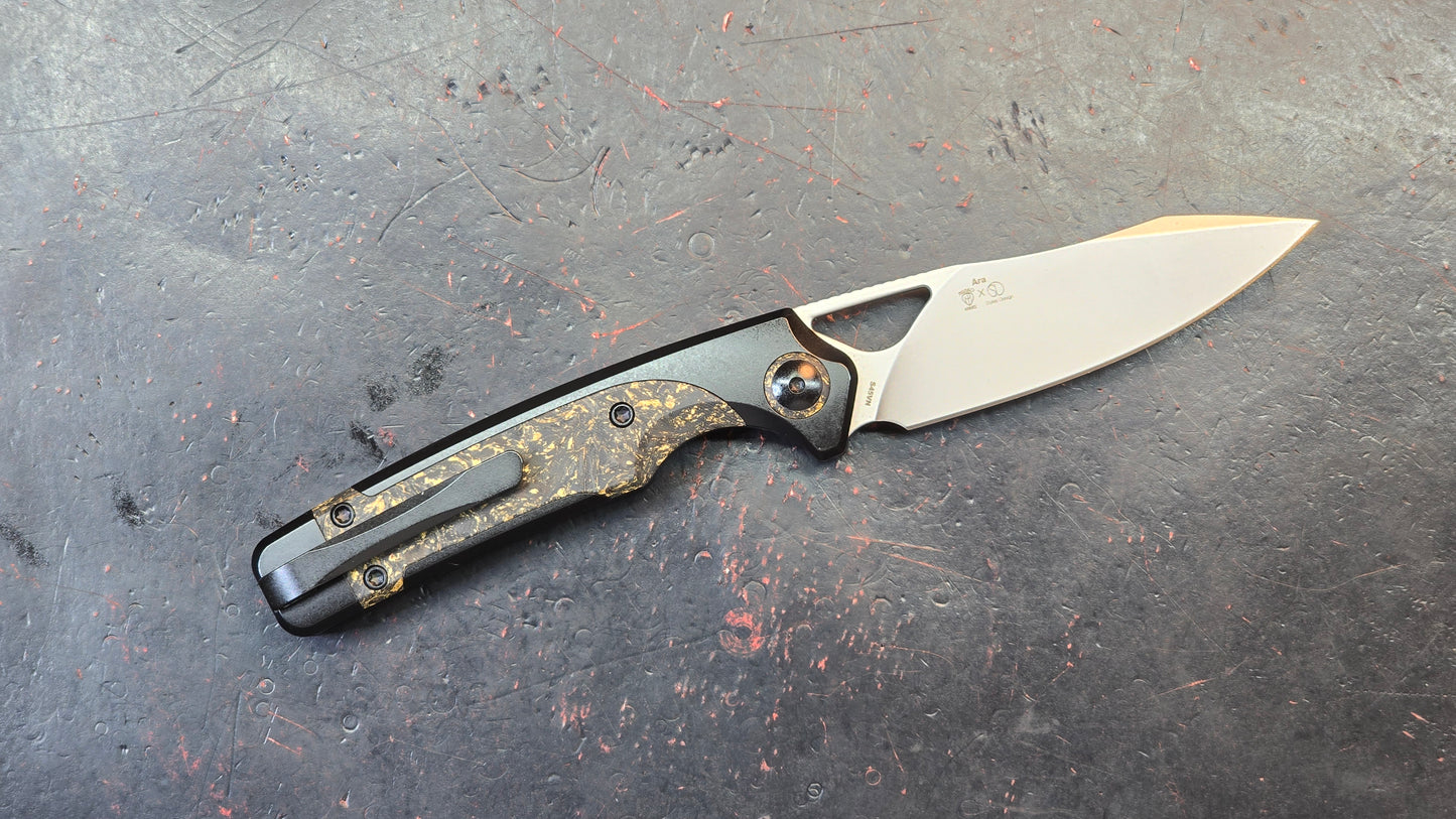 Kizer Ara Black Titanium with Gold Carbon Fiber Handle S45VN (NEW)