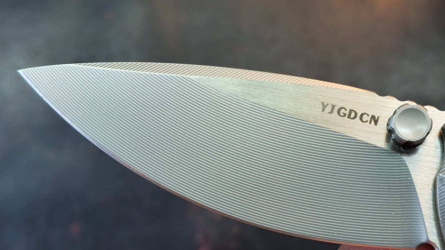YJGDCN YJ2526 Titanium/CF Handle M390 Blade