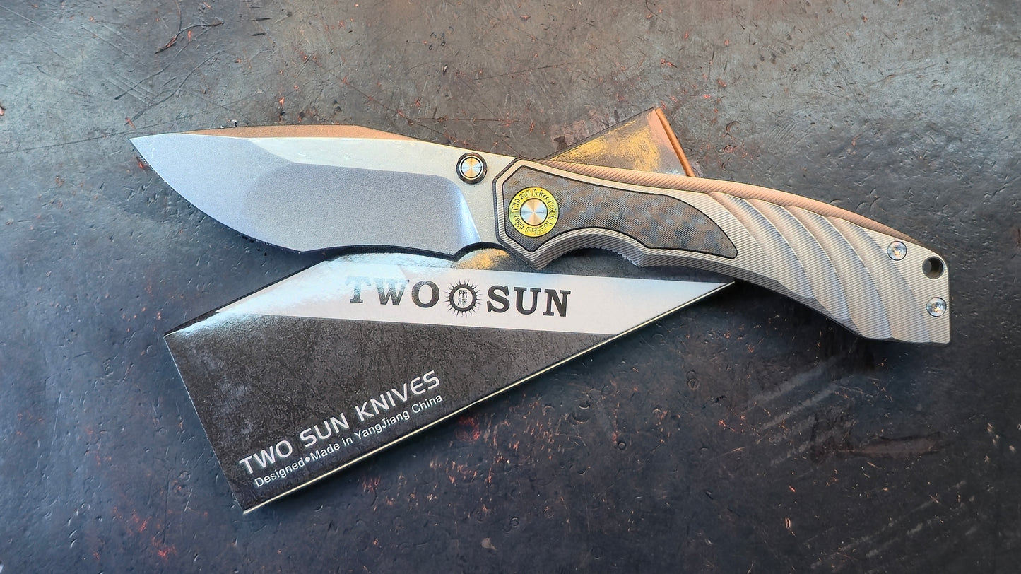 TwoSun TS560 Titanium/CF Handle M390 Blade