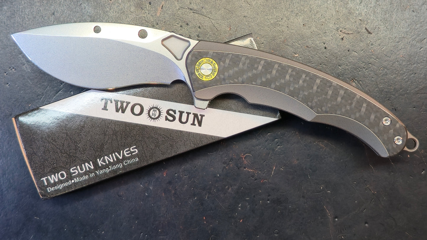 TwoSun TS528 Carbon Fiber / Titanium Handle 14C28N Blade