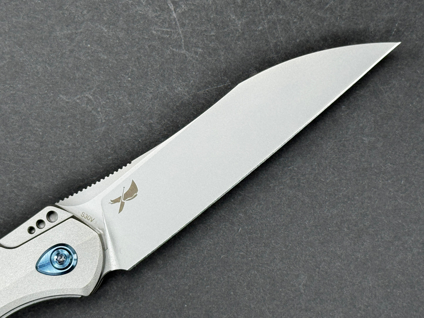 KUBEY Barracuda (KU299) Folding, Liner Lock , S30V, Stonewash, Wharncliff, Plain Edge, Flat Grind, Handle: Titanium/Gray, (NEW - OPEN BOX)