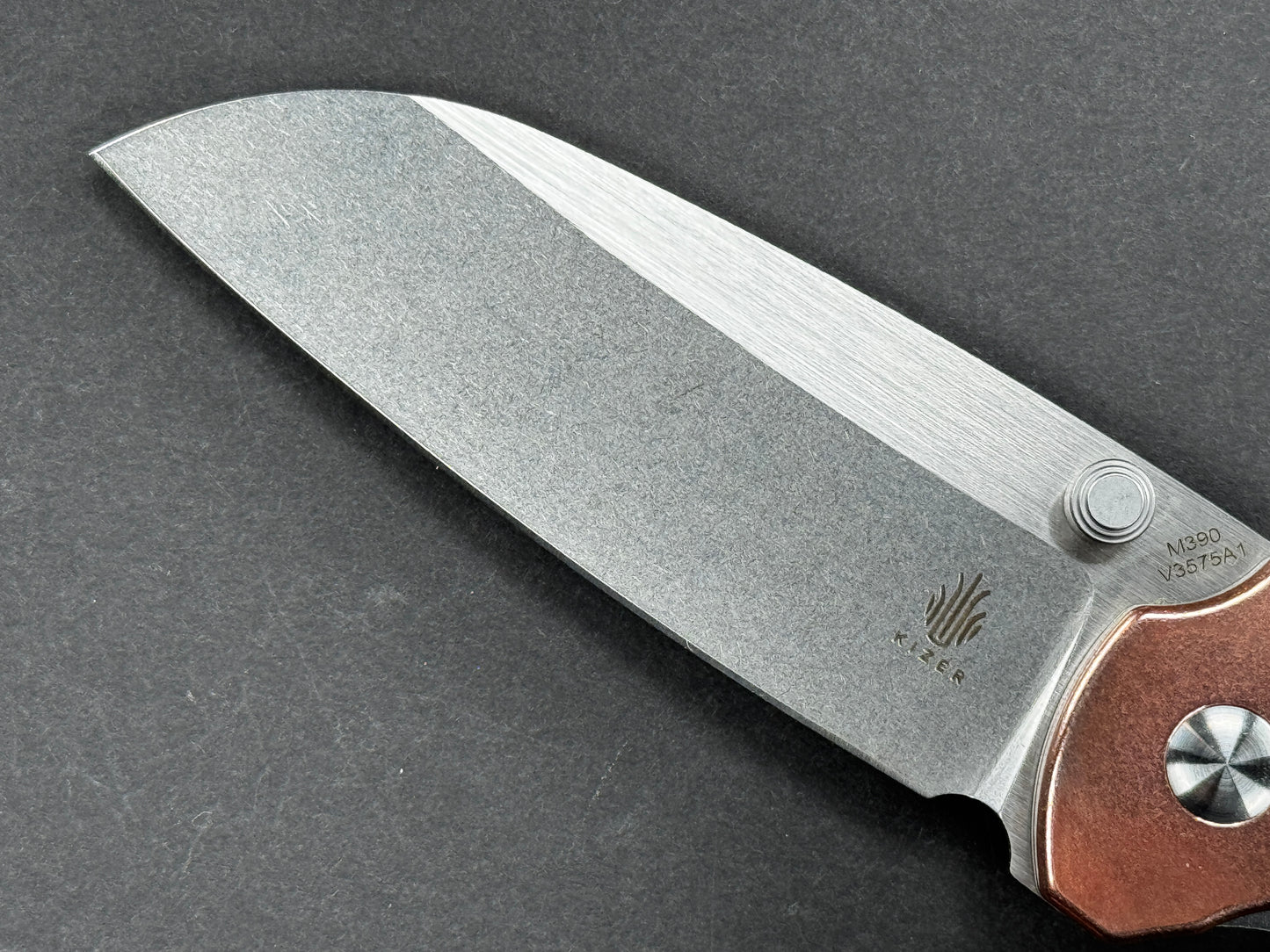 KIZER Deviant (V3575A1), Folding, Liner Lock , M390, Stonewash, Sheepsfoot, Plain Edge, Flat Grind, Handle: Copper/ Micarta/Copper/ Green, (NEW - OPEN BOX)