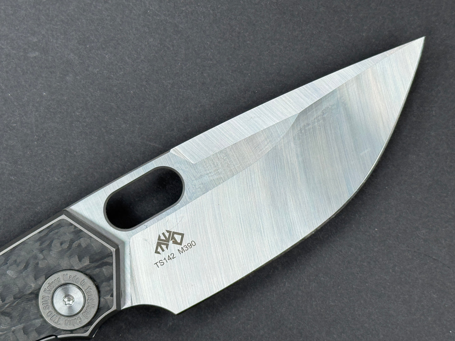 TWOSUN TS142 Folding, Frame Lock, M390, Satin, Clip Point, Plain Edge, Full Grind, Handle: Micarta/ Carbon Fiber/Gray/ Brown, (NEW - OPEN BOX)