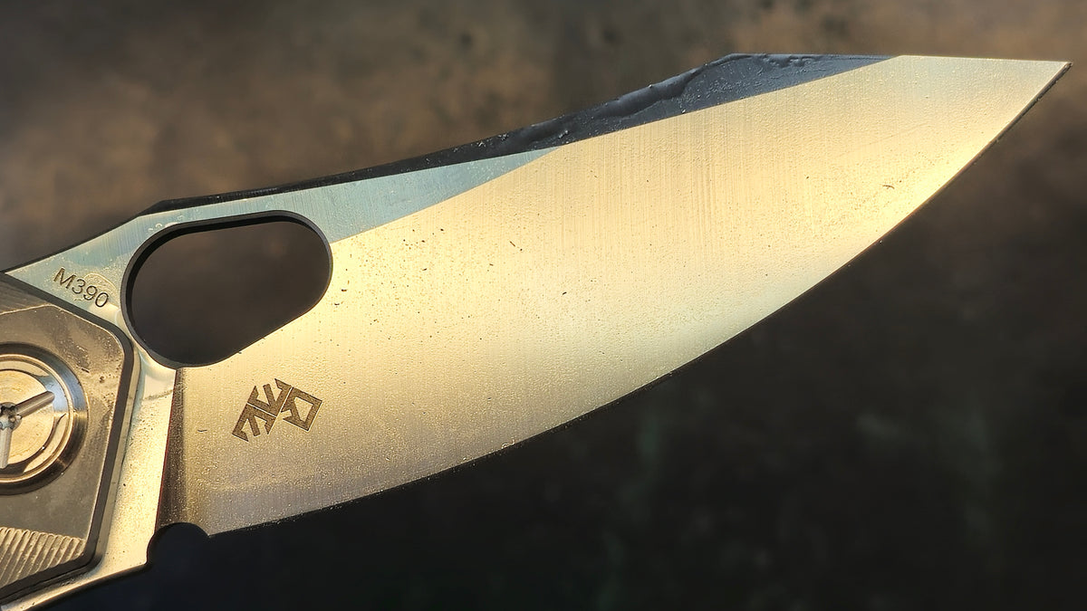 TwoSun TS306 Titanium-Carbon Fiber Handle M390 Blade