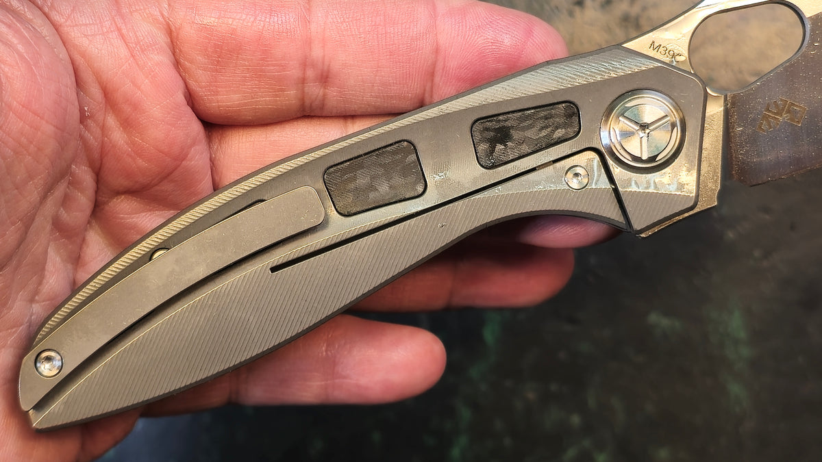TwoSun TS306 Titanium-Carbon Fiber Handle M390 Blade
