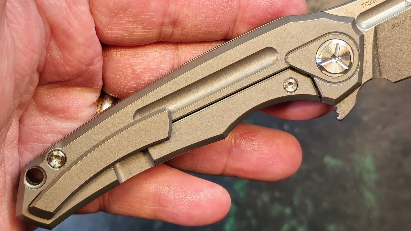 TwoSun TS220 Titanium Handle M390 Plain Edge