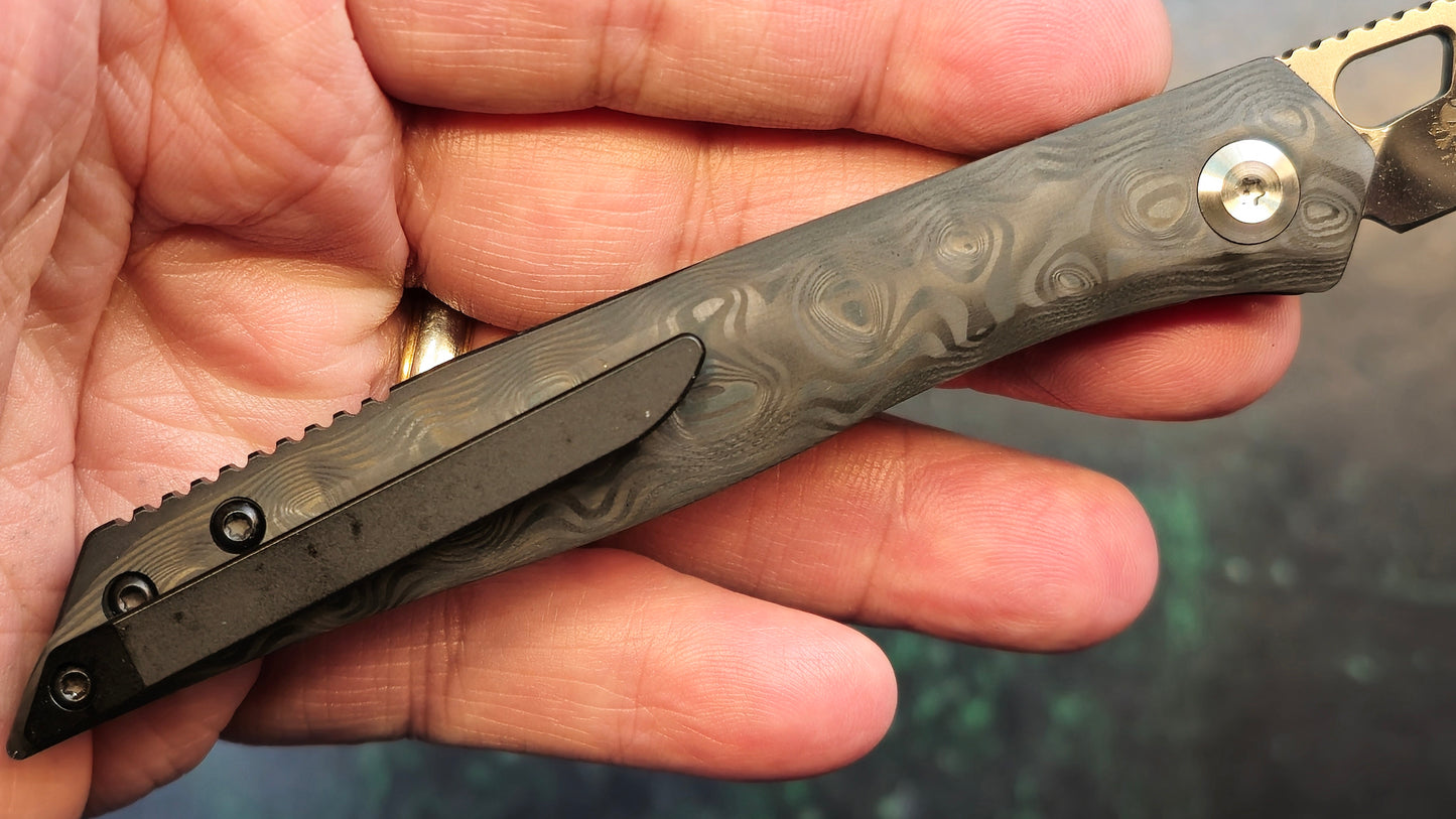 Kansept Lucky Star Linerlock Rose Pattern Carbon Fiber S35VN Plain Edge Satin Finish (NEW - OPEN BOX)