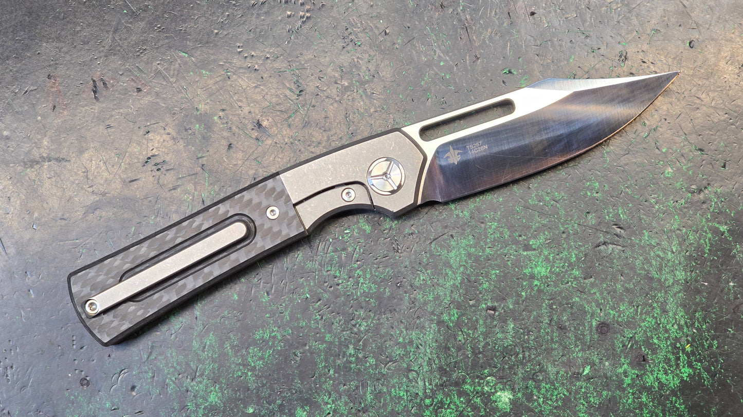 TwoSun TS267 Carbon Fiber Titanium Handle Plain Edge Frame Lock (USED)