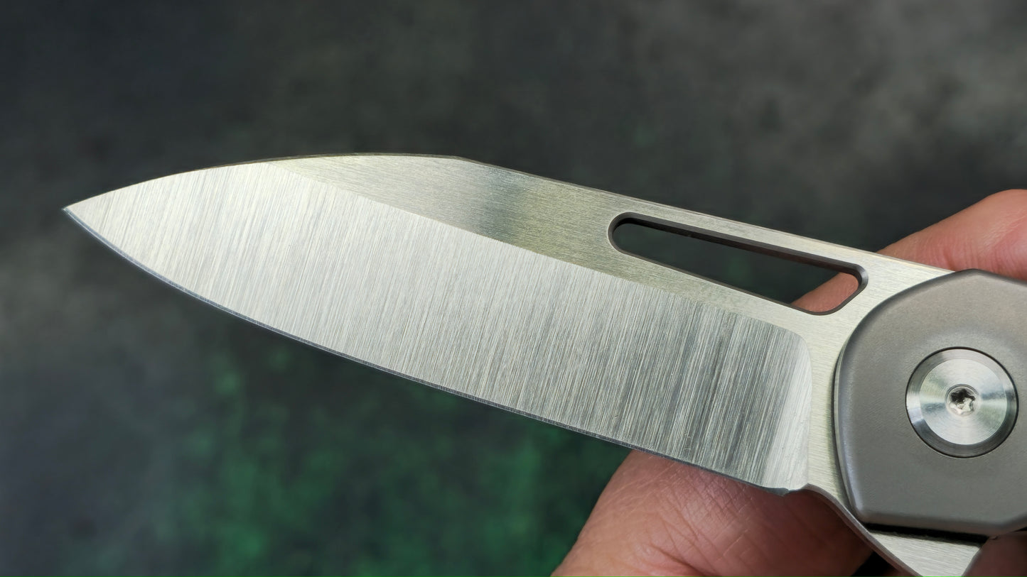 Tuya Mutt Titanium Green Carbon Fiber S90V (NEW)