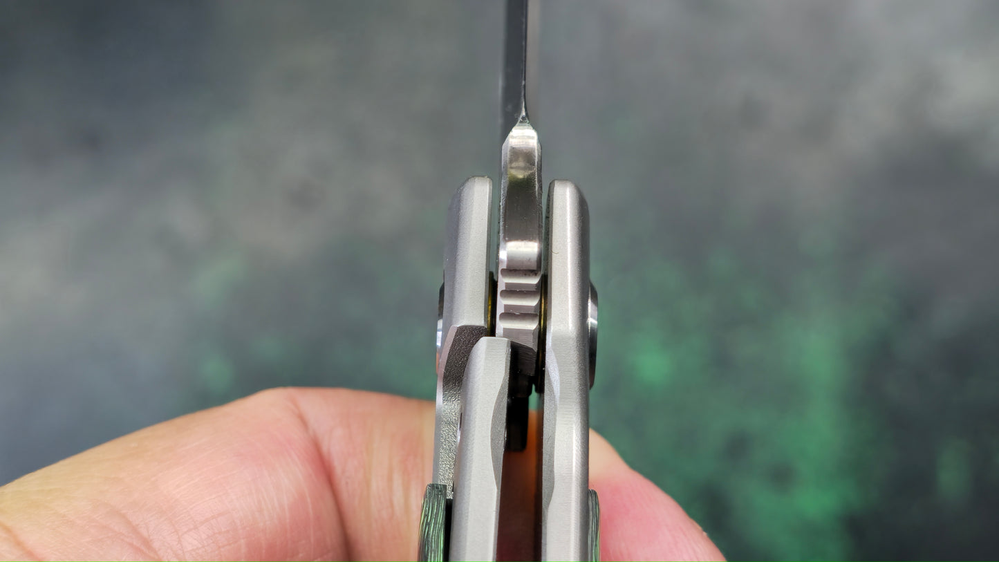 Tuya Mutt Titanium Green Carbon Fiber S90V (NEW)