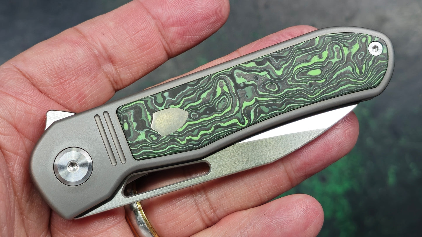 Tuya Mutt Titanium Green Carbon Fiber S90V (NEW)