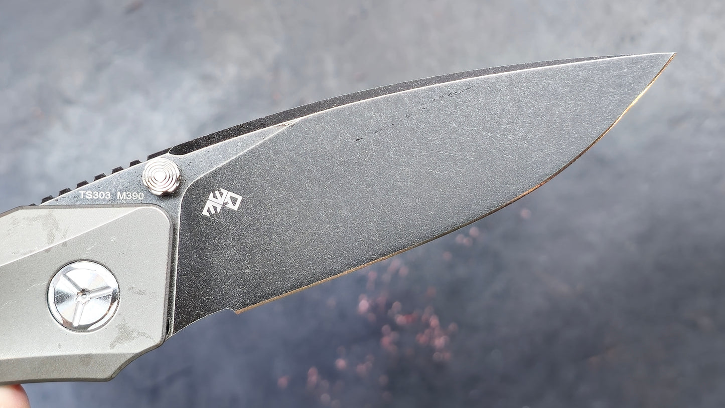 TWOSUN TS303 Button Lock Titanium / Carbon Fiber M390 (NEW)