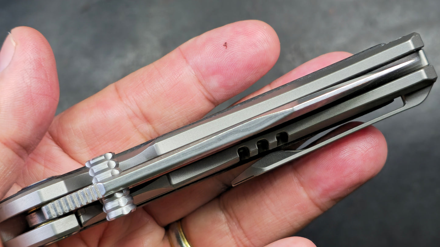 YJGDCN CN028 RIHE Titanium / Carbon Fiber Damascus (NEW)