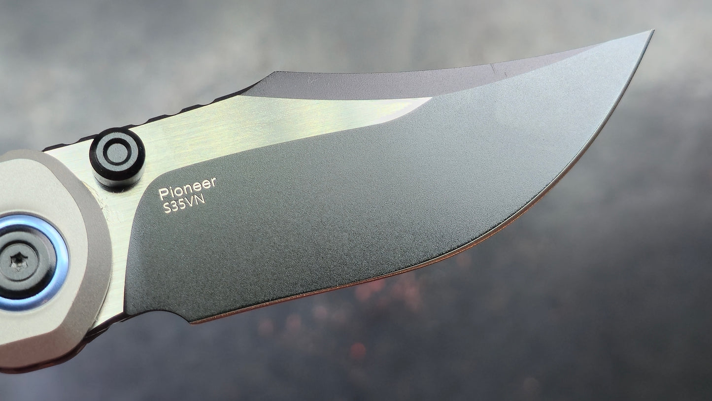 KIZER Pioneer Blue Canyon / Titanium S35VN (NEW)
